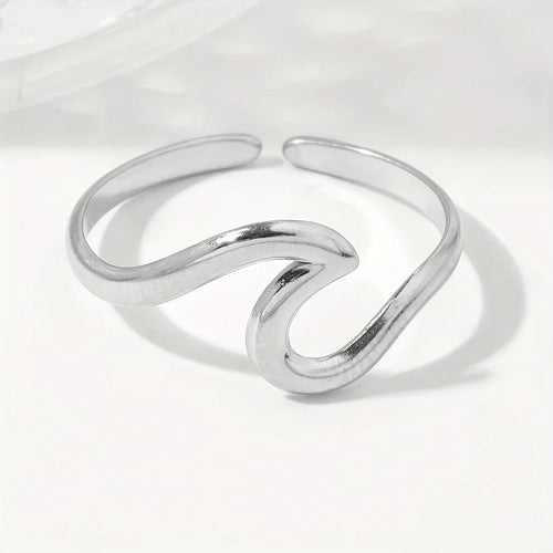 Anillo Ajustable con Diseño de Onda en Oro
