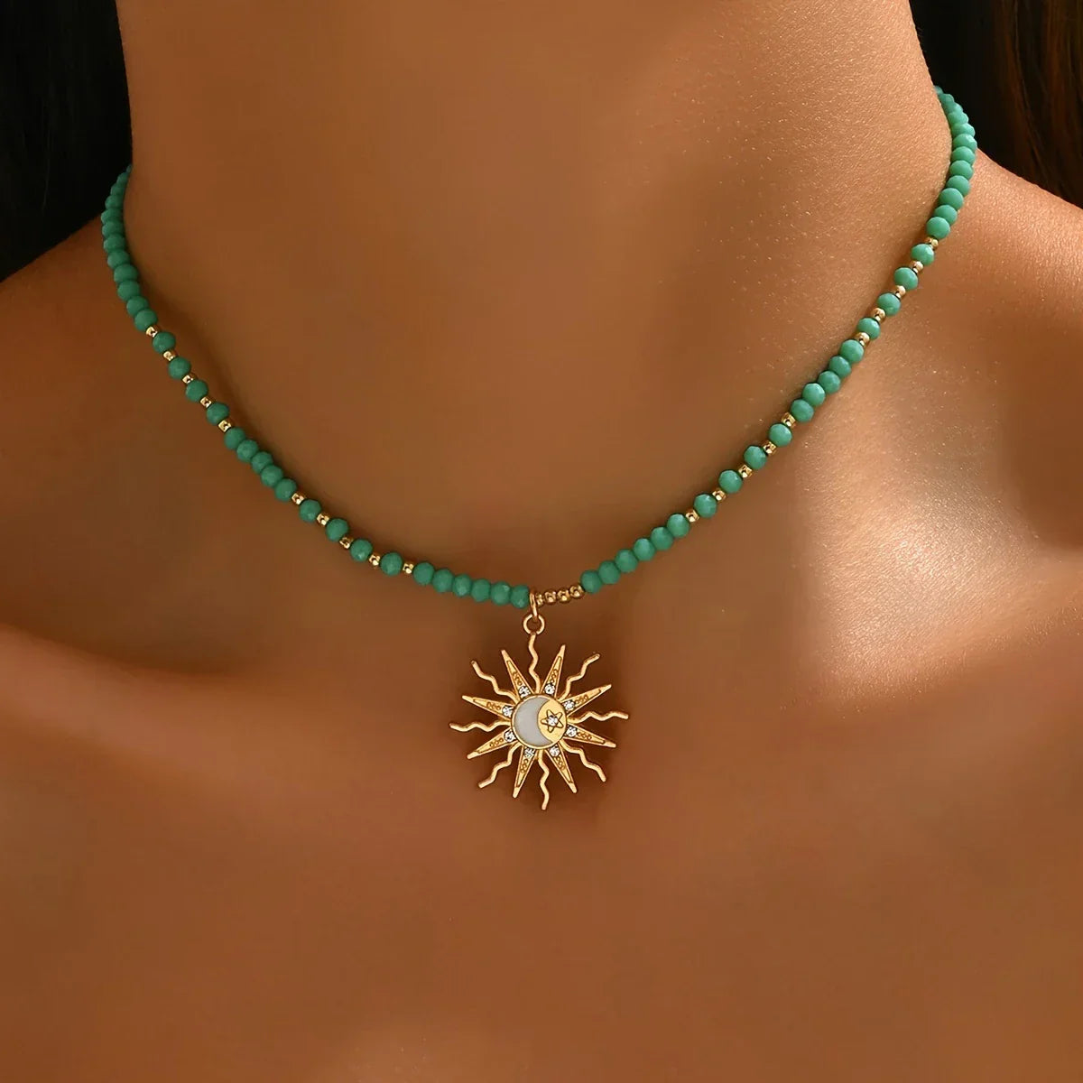 Collar Sol Dorado con Estilo Bohemio Impermeable
