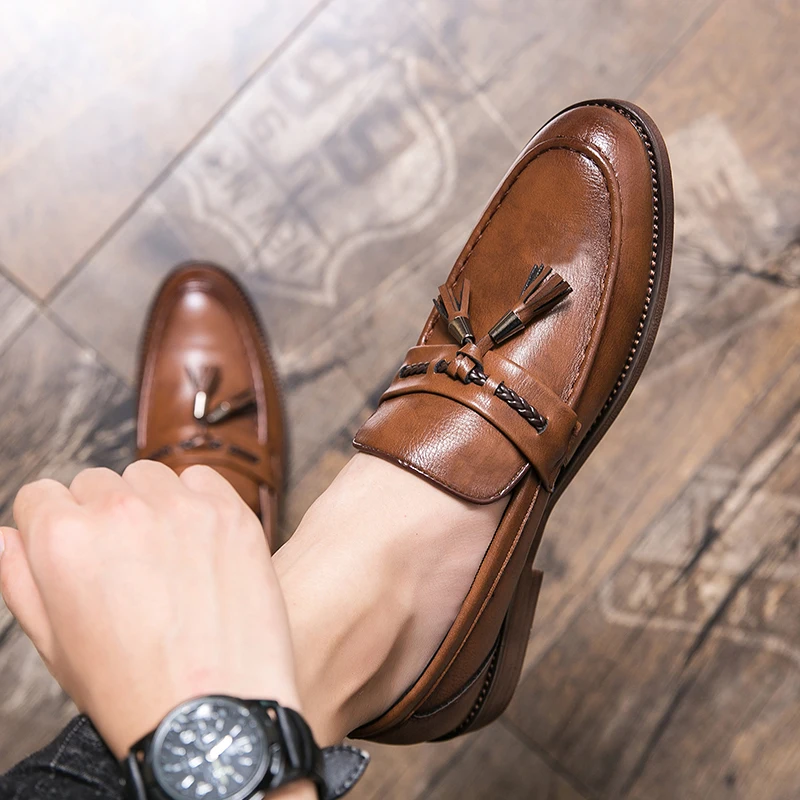 Mocasines de cuero con borlas