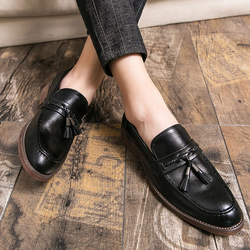 Mocasines de cuero con borlas
