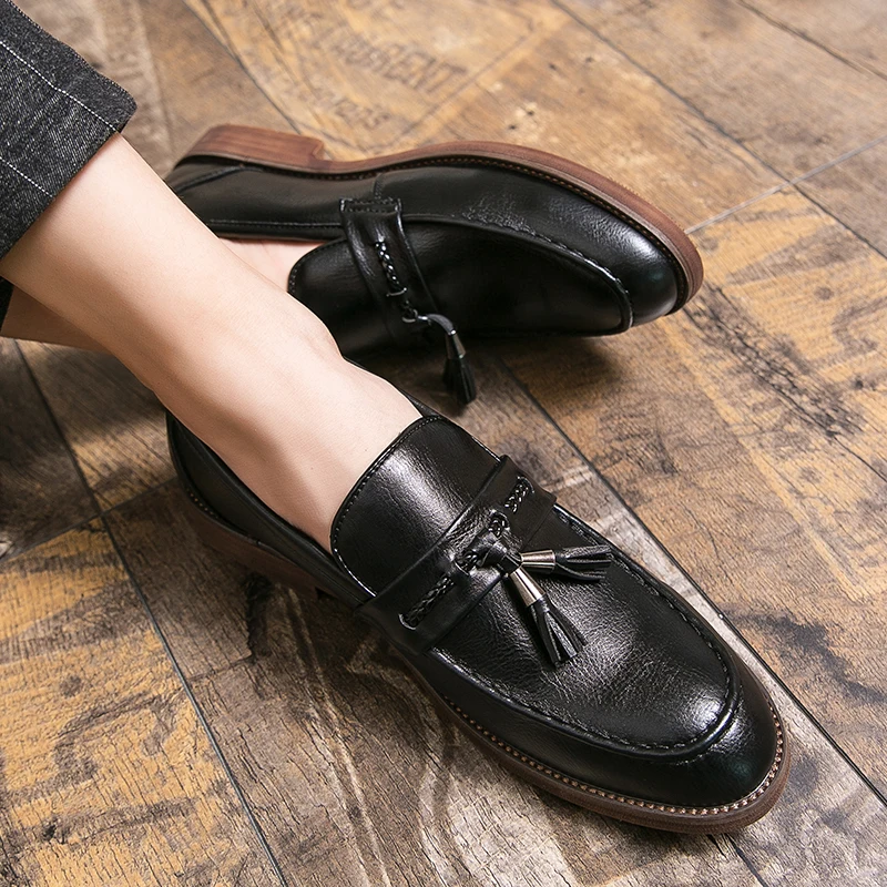 Mocasines de cuero con borlas
