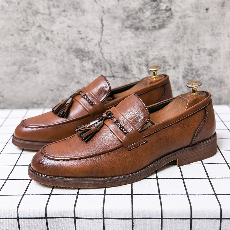 Mocasines de cuero con borlas