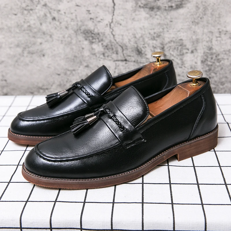 Mocasines de cuero con borlas