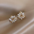 Pendientes Elegantes de Tuerca en Oro y Plata