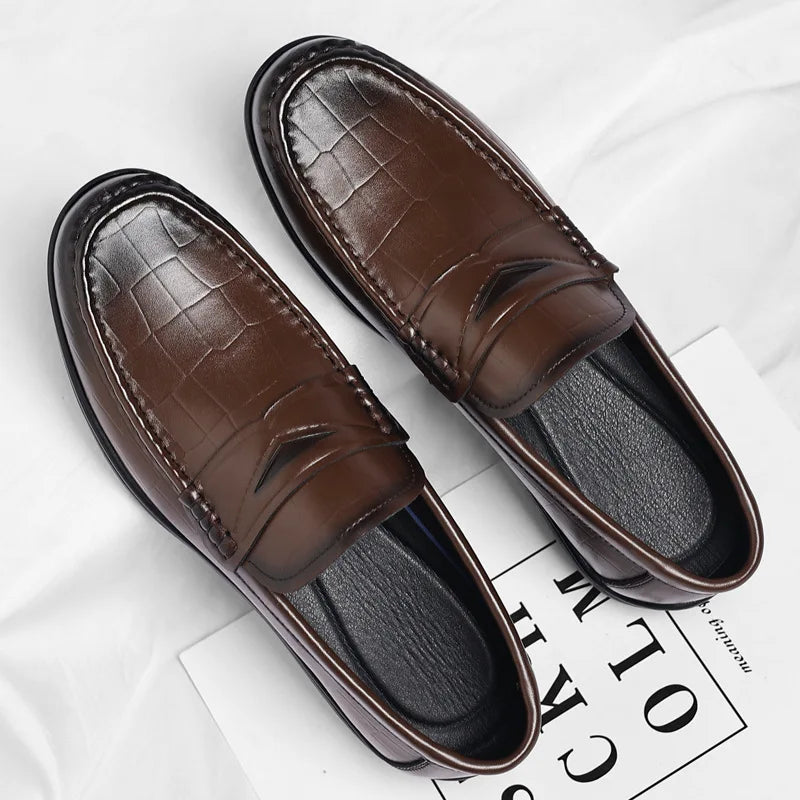 Elegantes mocasines de cuero británicos