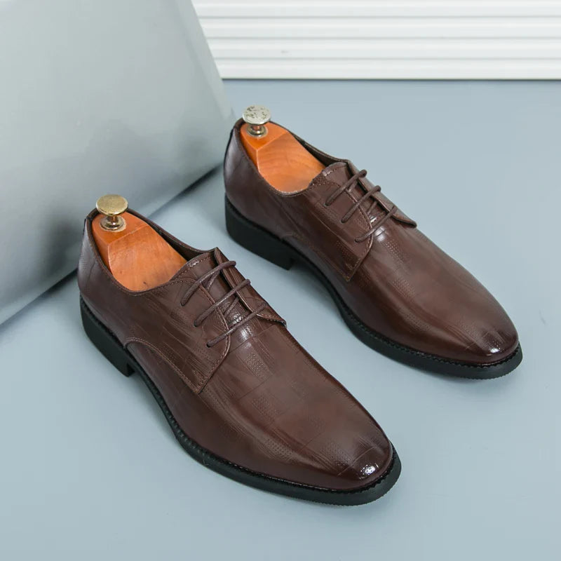 Zapatos elegantes de cuero de lujo