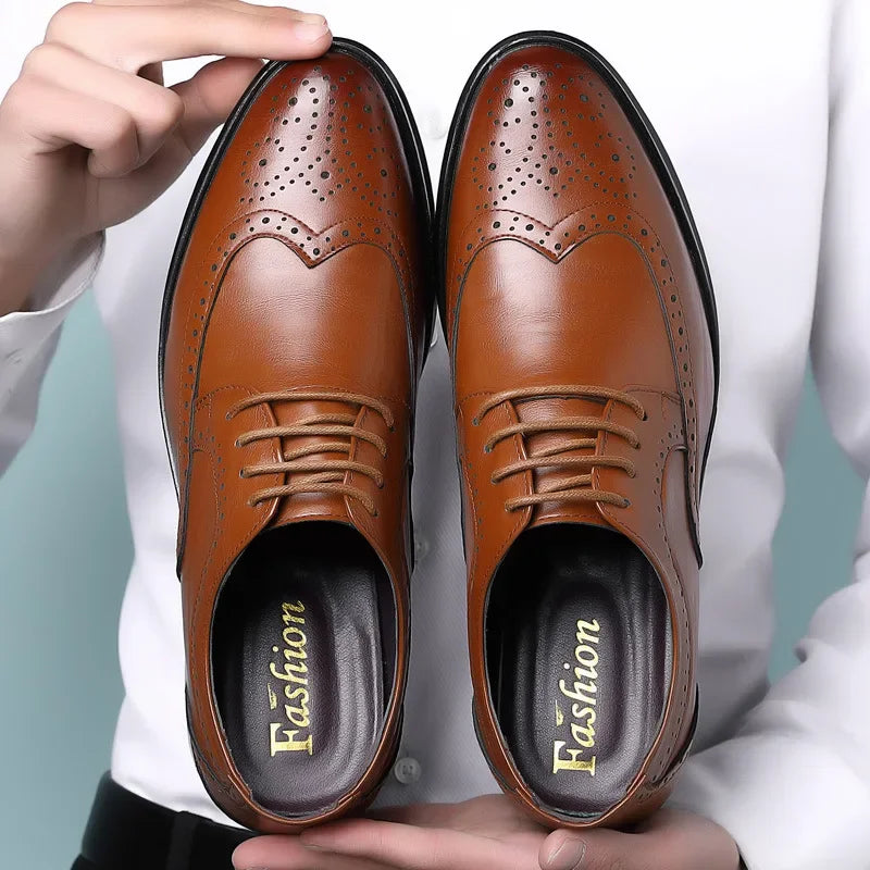 Elegantes zapatos brogue de cuero