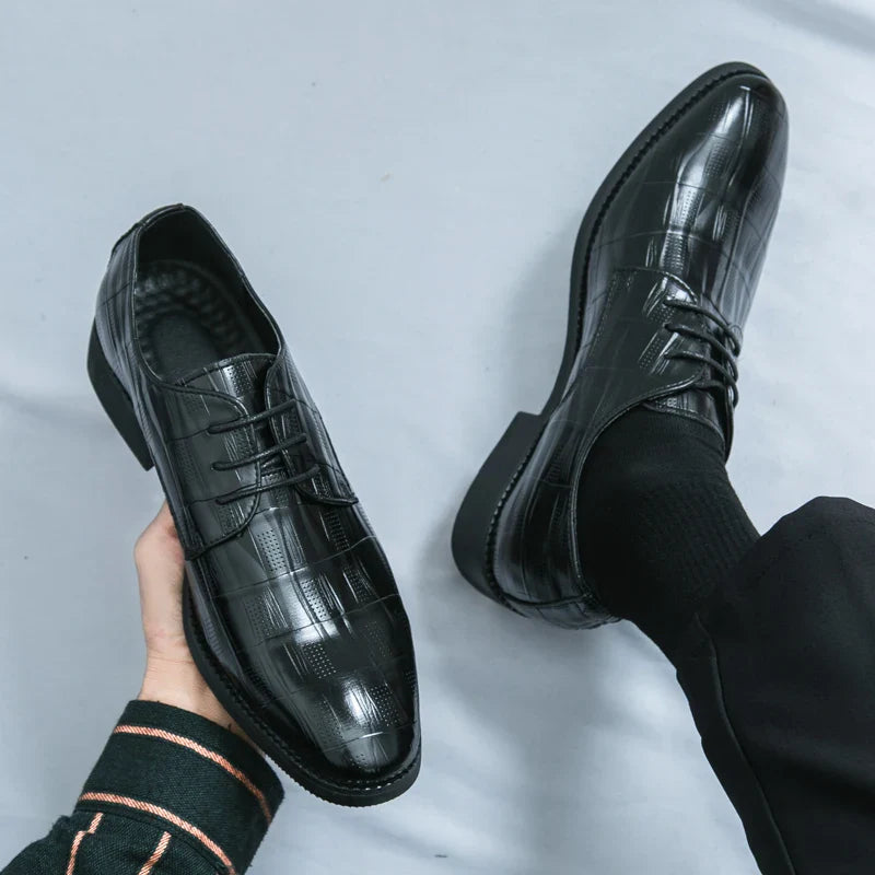 Zapatos elegantes de cuero de lujo