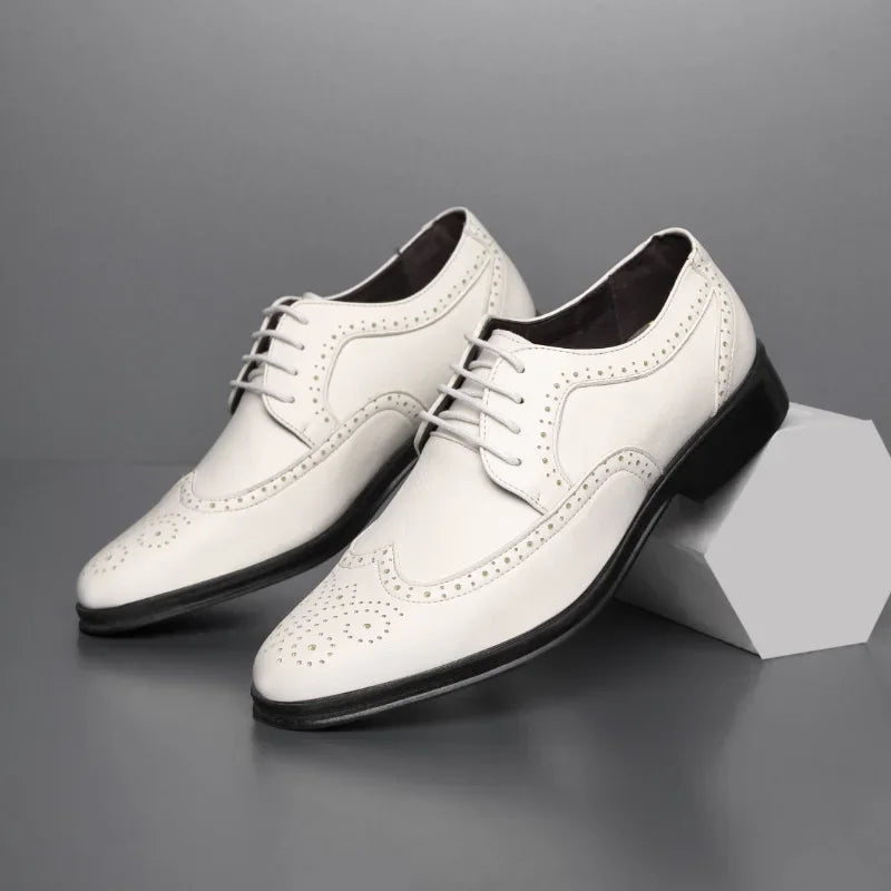 Elegantes zapatos brogue de cuero