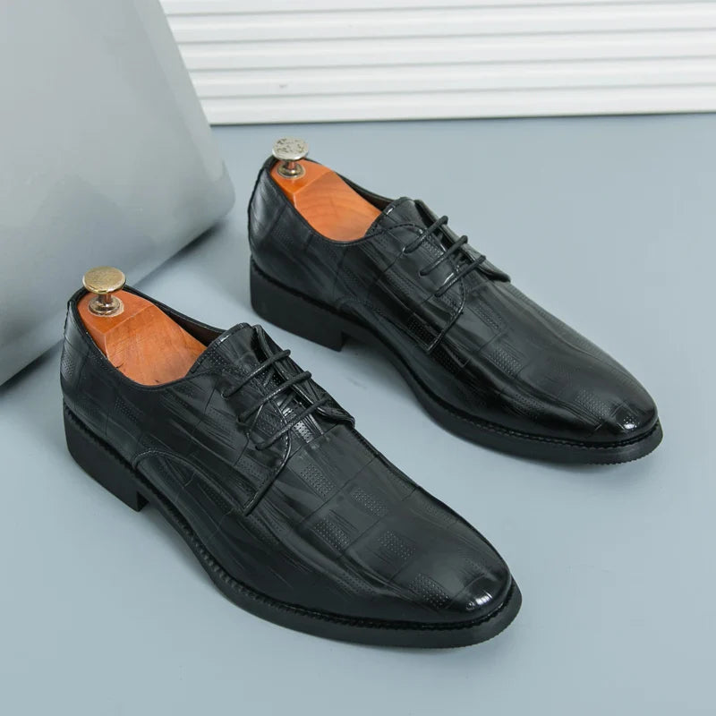 Zapatos elegantes de cuero de lujo