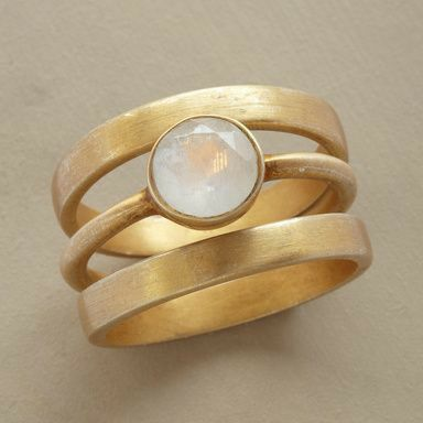 Anillo de piedra lunar con incrustaciones en oro y plata vintage