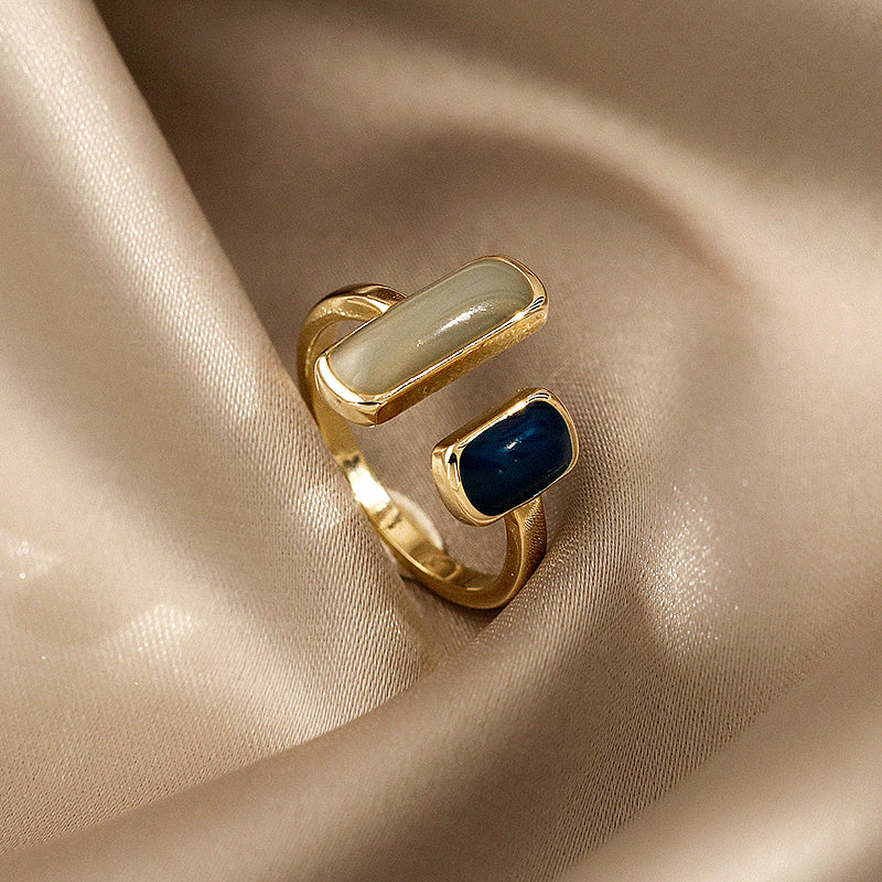 Anillo Vintage dorado con Ópalo Azul